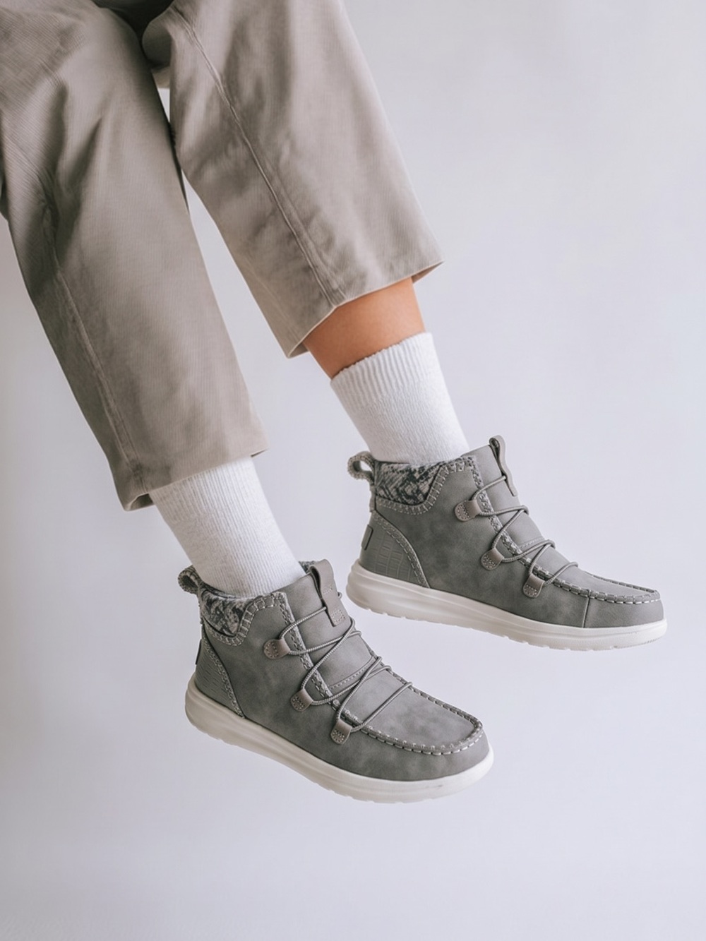 HEYDUDE Women's Sz 9 Eloise Recycled Leather Boots Granite Grey Fair Isle trim